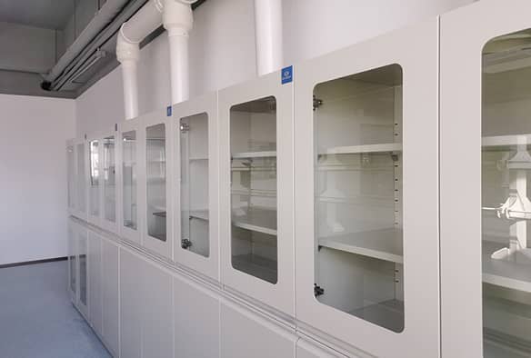 廣州實(shí)驗(yàn)室臺(tái)柜廠家分享實(shí)驗(yàn)室臺(tái)柜清潔與保養(yǎng)的小技巧