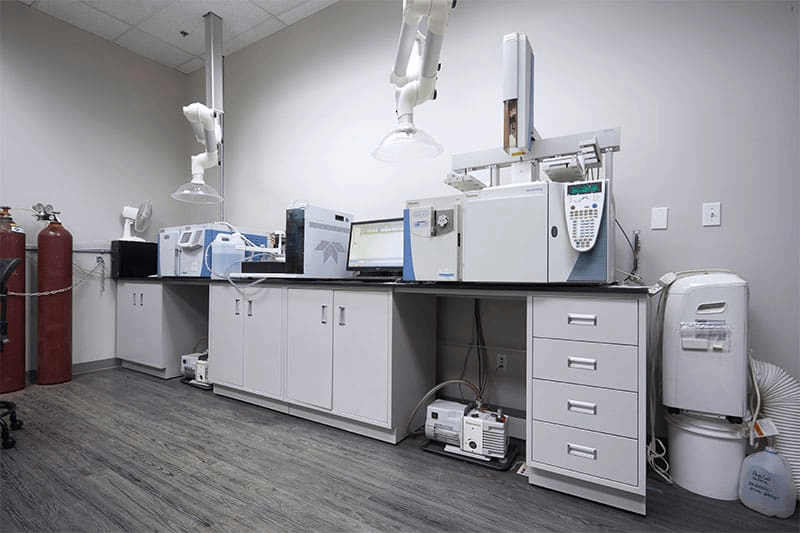 舊實驗室家具翻新技巧：低成本改造讓實驗臺壽命延長 5 年！