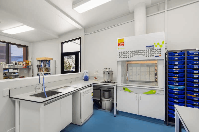 生物安全實驗室裝修全指南：從材料選擇到通風設計